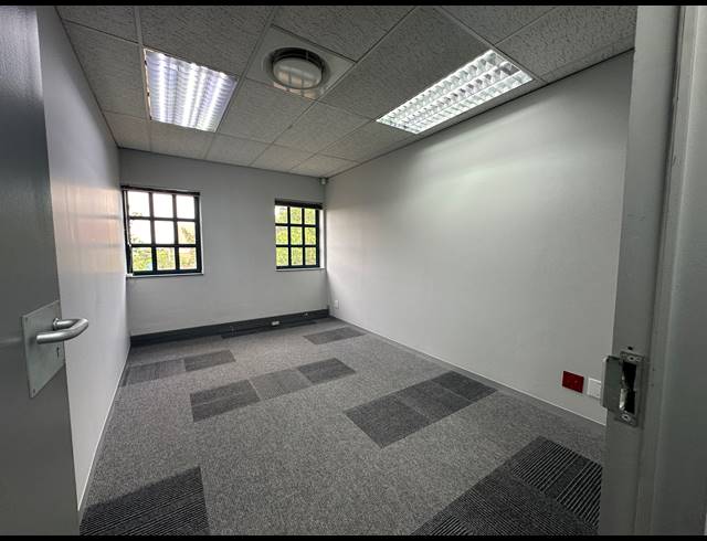5,800M² OFFICE FOR SALE IN SUNNINGHILL